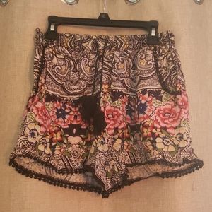 Flowy shorts with pockets